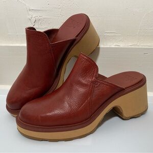 Sorel Red Leather Mules with Tan Sole